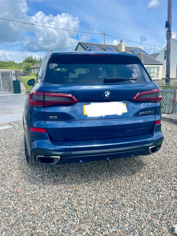 BMW X5 M50d in Down