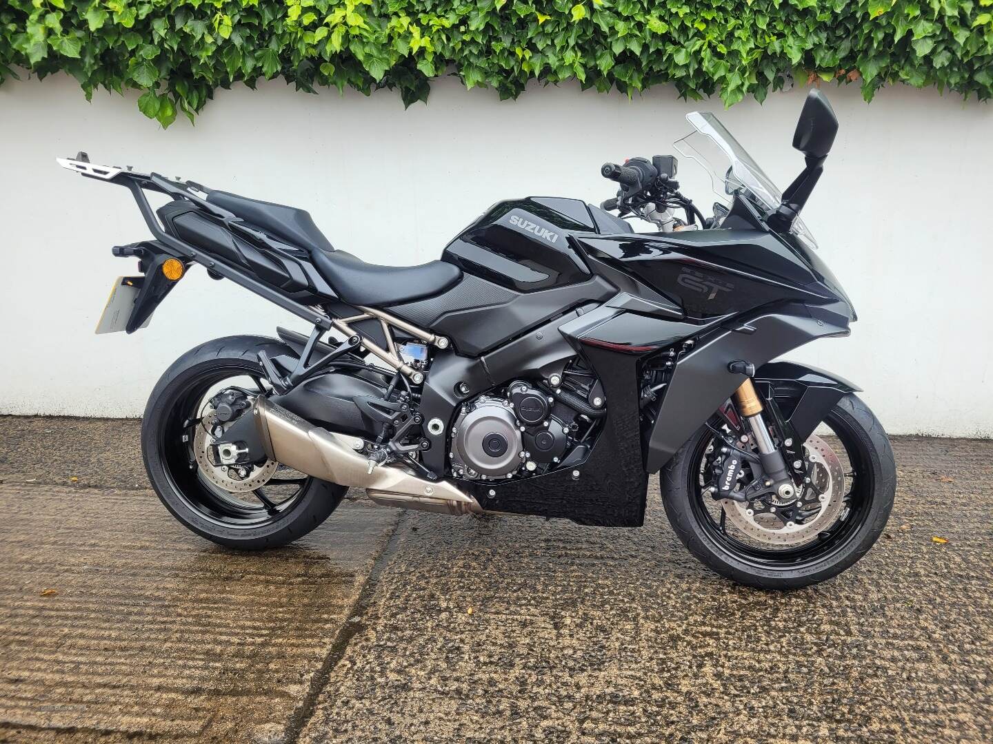 Jun 2022 Suzuki GSXS series 1000 GT Only 2900 Miles F.S.H
