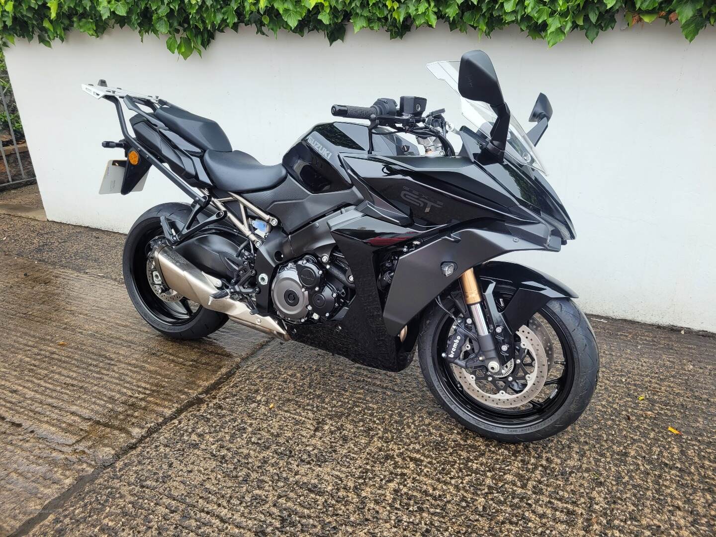 Jun 2022 Suzuki GSXS series 1000 GT Only 2900 Miles F.S.H