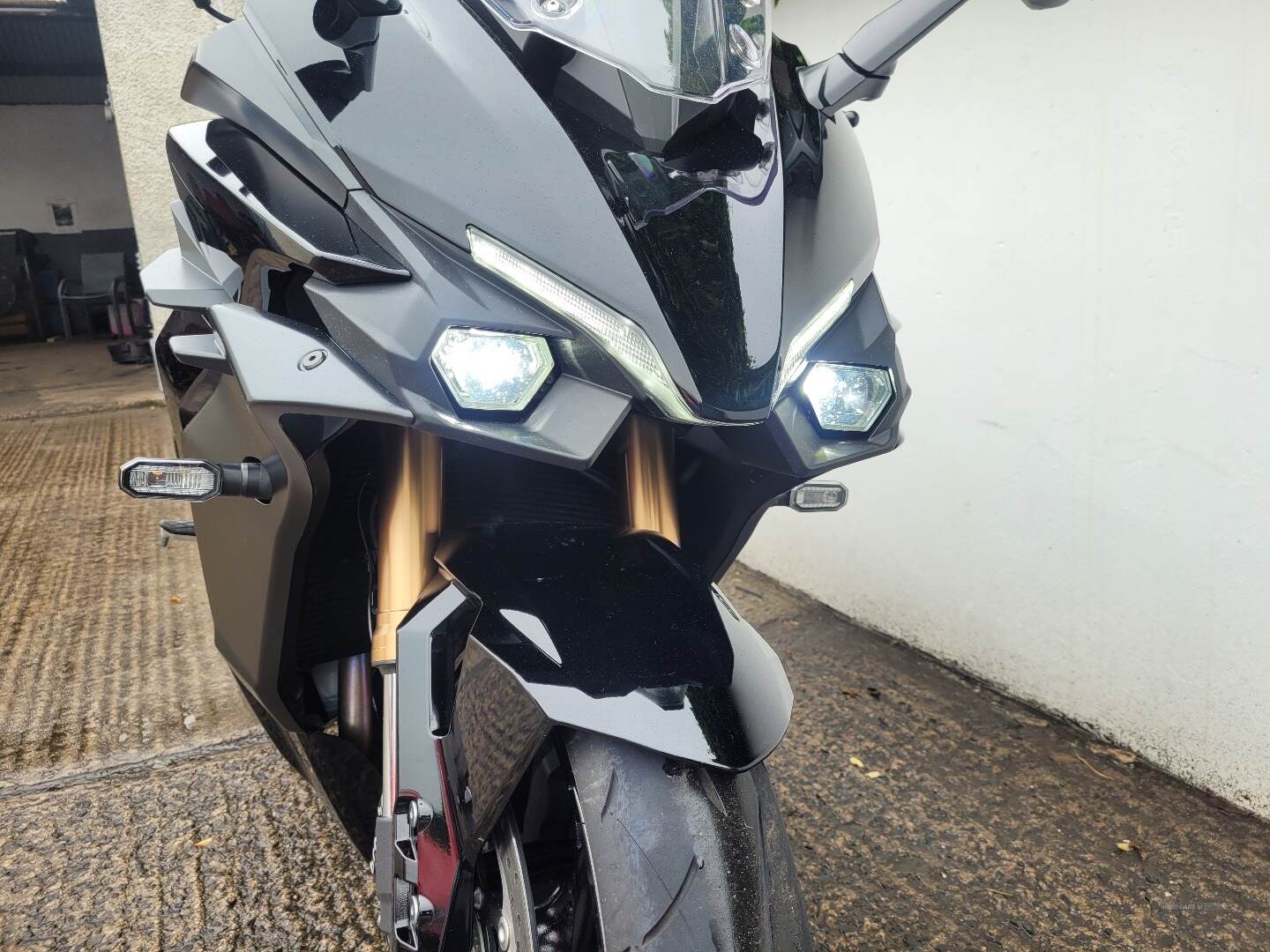 Jun 2022 Suzuki GSXS series 1000 GT Only 2900 Miles F.S.H