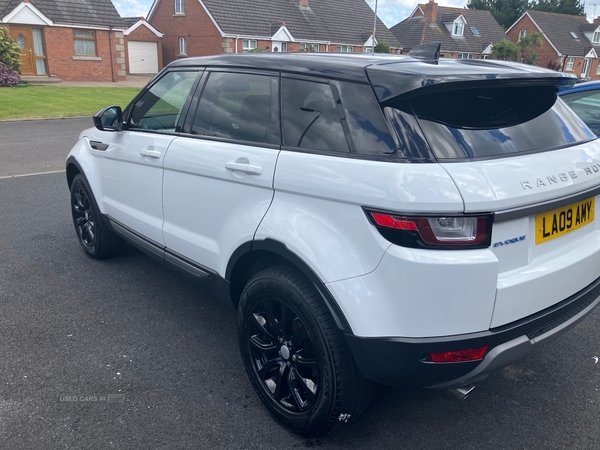 Land Rover Range Rover Evoque 2.0 eD4 SE 5dr 2WD in Down