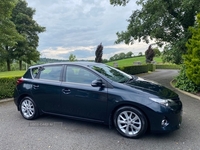 Toyota Auris 1.4 D-4D Icon 5dr in Down