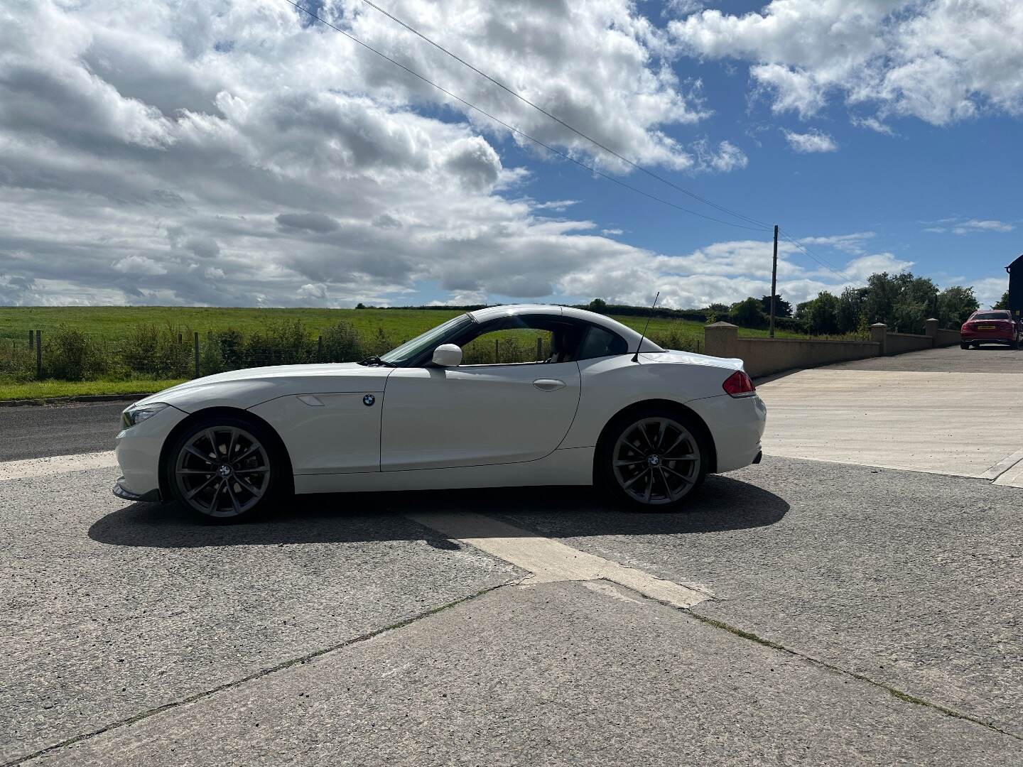 BMW Z4 ROADSTER in Down