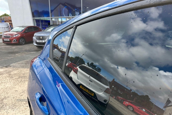 Ford Focus 1.0 EcoBoost ST-Line 5dr- Reversing Sensors, Cruise Control, Speed Limiter, Lane Assist, Apple Car Play, Ford Assistance, Driver Assistance in Antrim