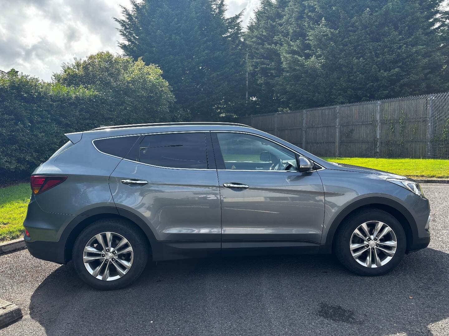 Hyundai Santa Fe DIESEL ESTATE in Antrim