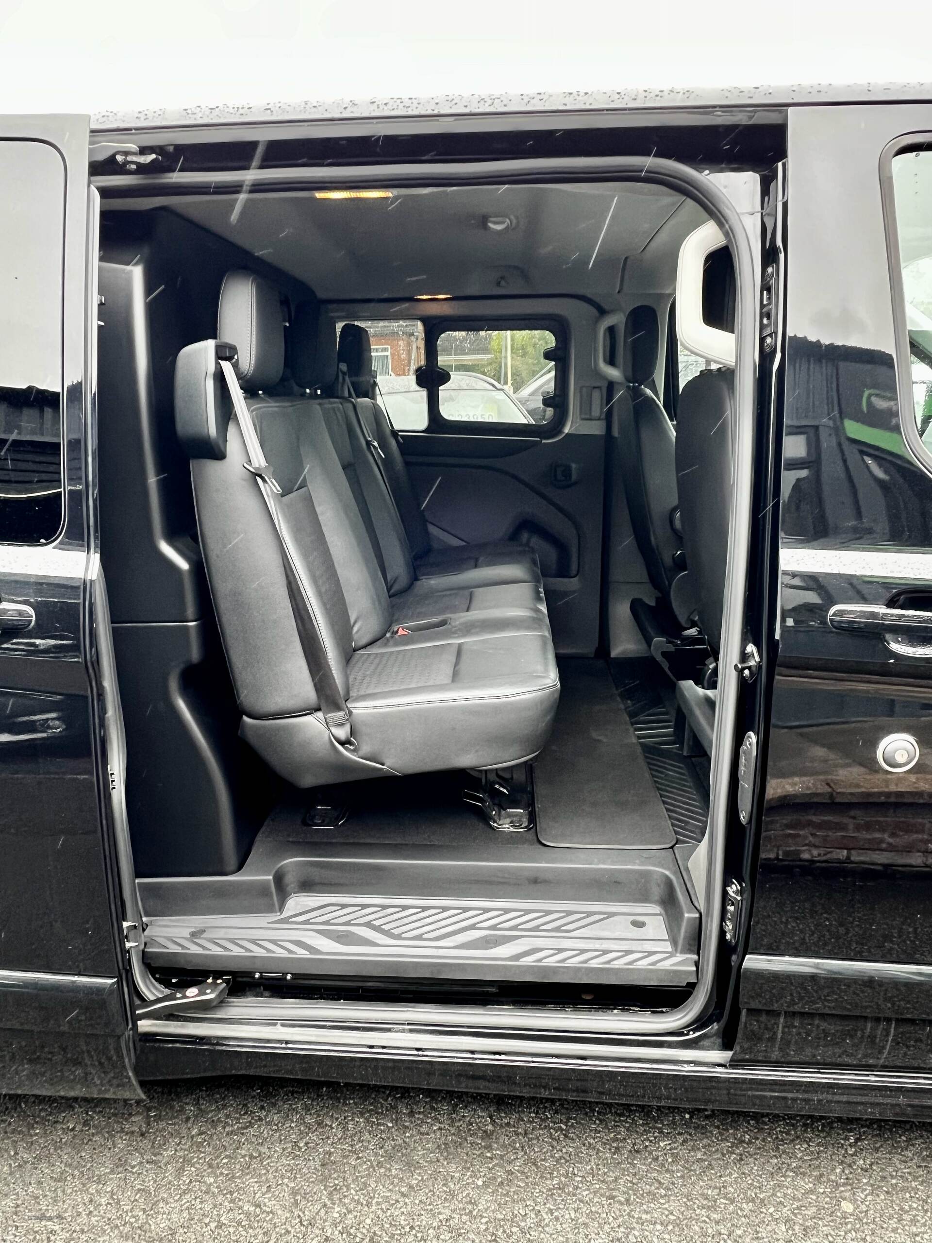 Ford Transit Low Roof Custom Sport Double Cab in Down