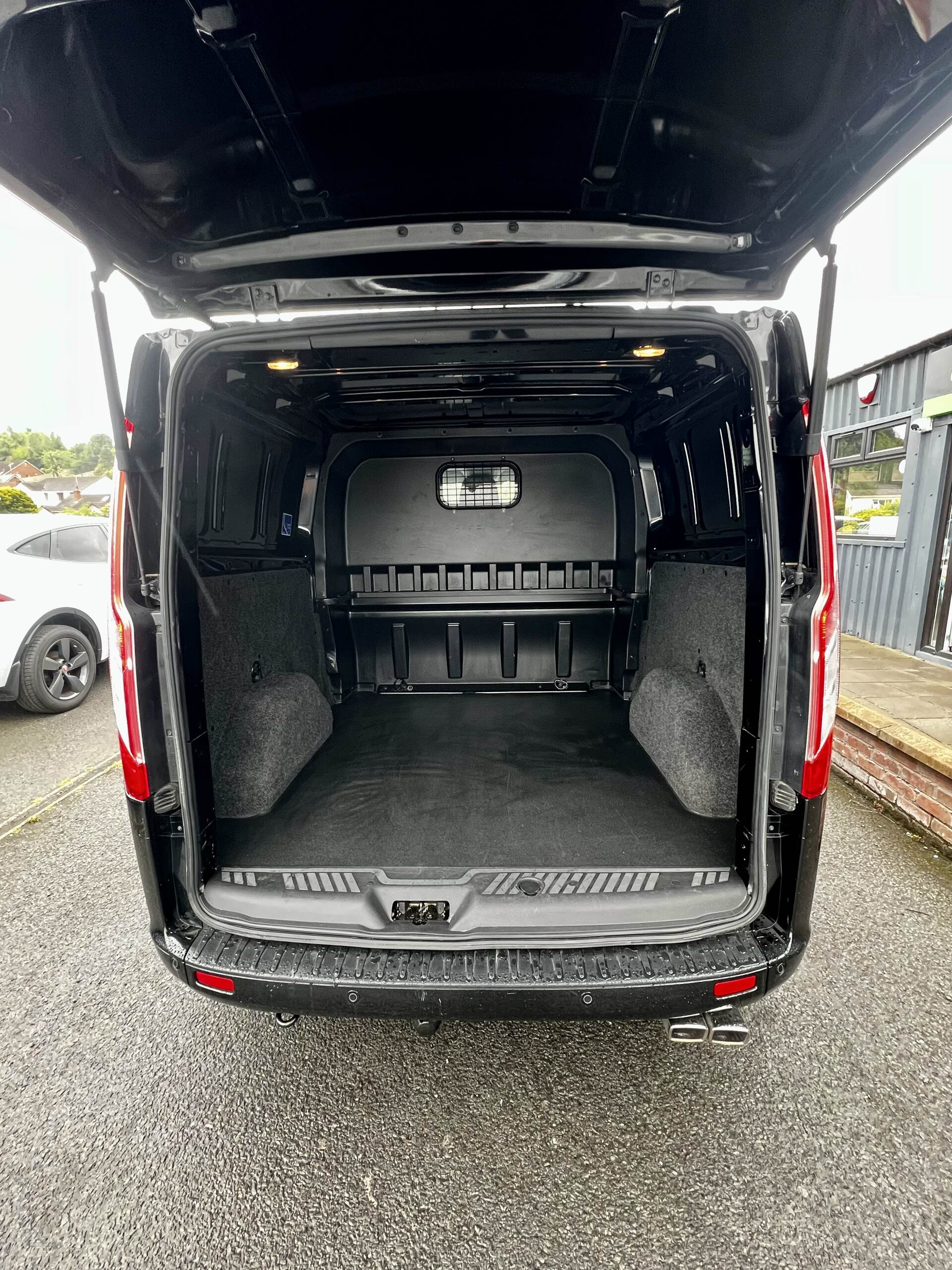 Ford Transit Low Roof Custom Sport Double Cab in Down