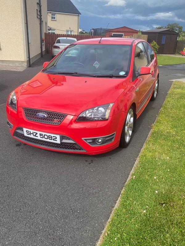 Ford Focus 2.5 ST-2 3dr in Tyrone