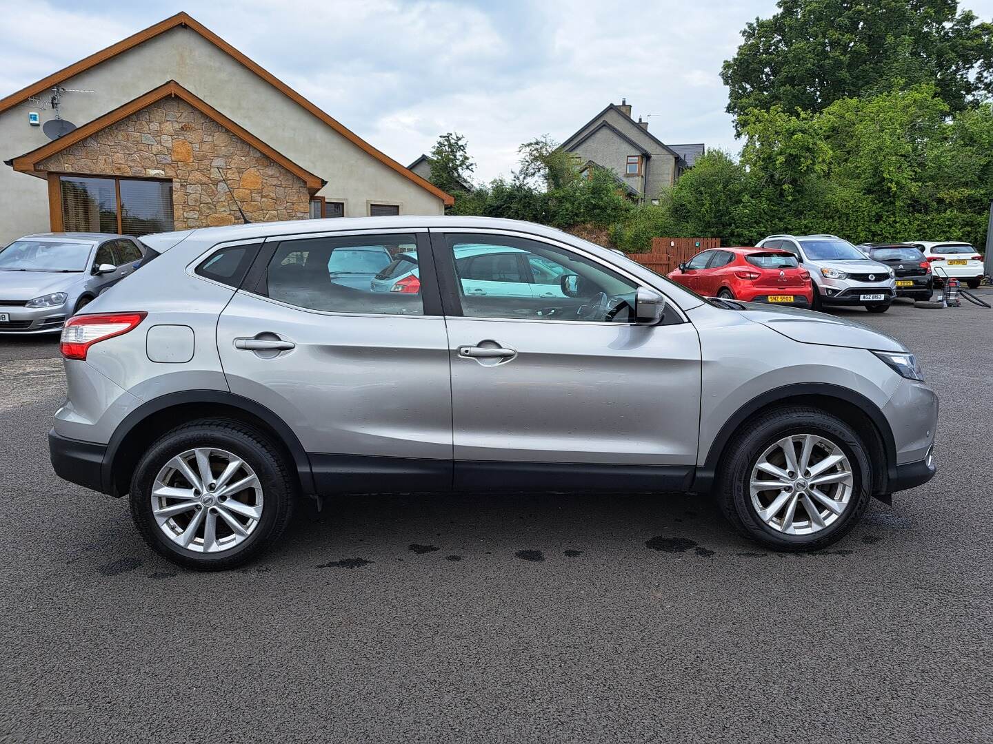 Nissan Qashqai DIESEL HATCHBACK in Antrim