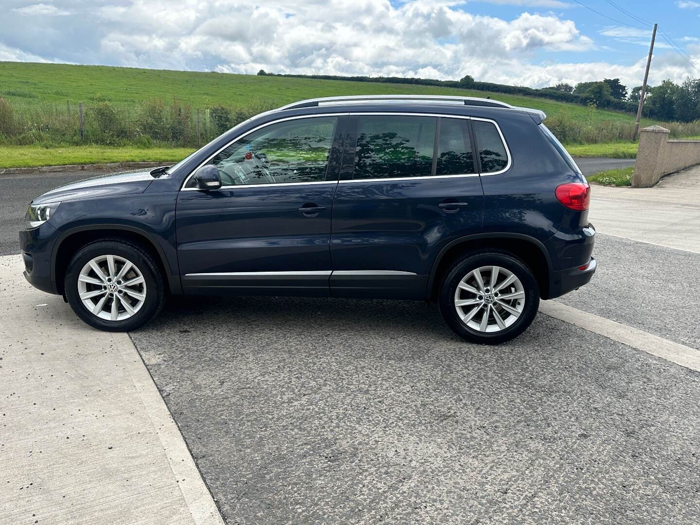 Volkswagen Tiguan DIESEL ESTATE in Down