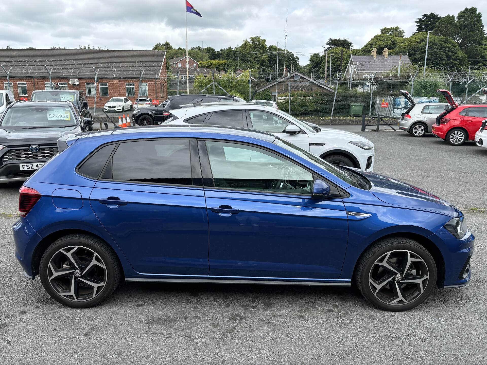 Volkswagen Polo HATCHBACK in Down