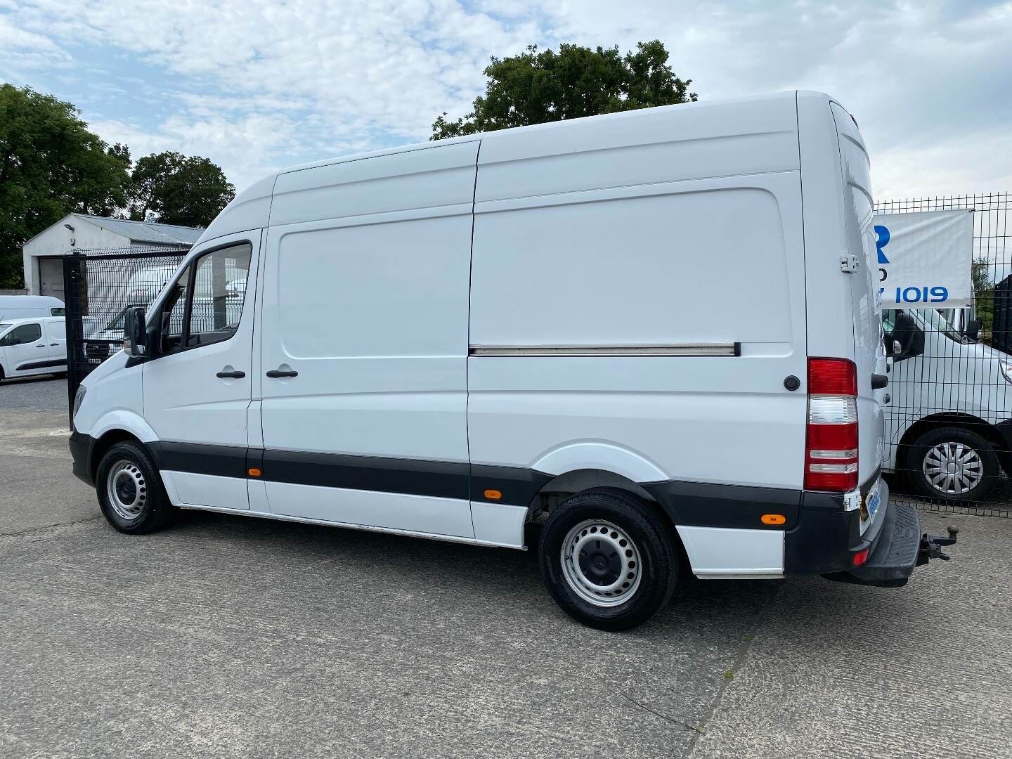 Mercedes Sprinter 316CDI MEDIUM DIESEL in Down