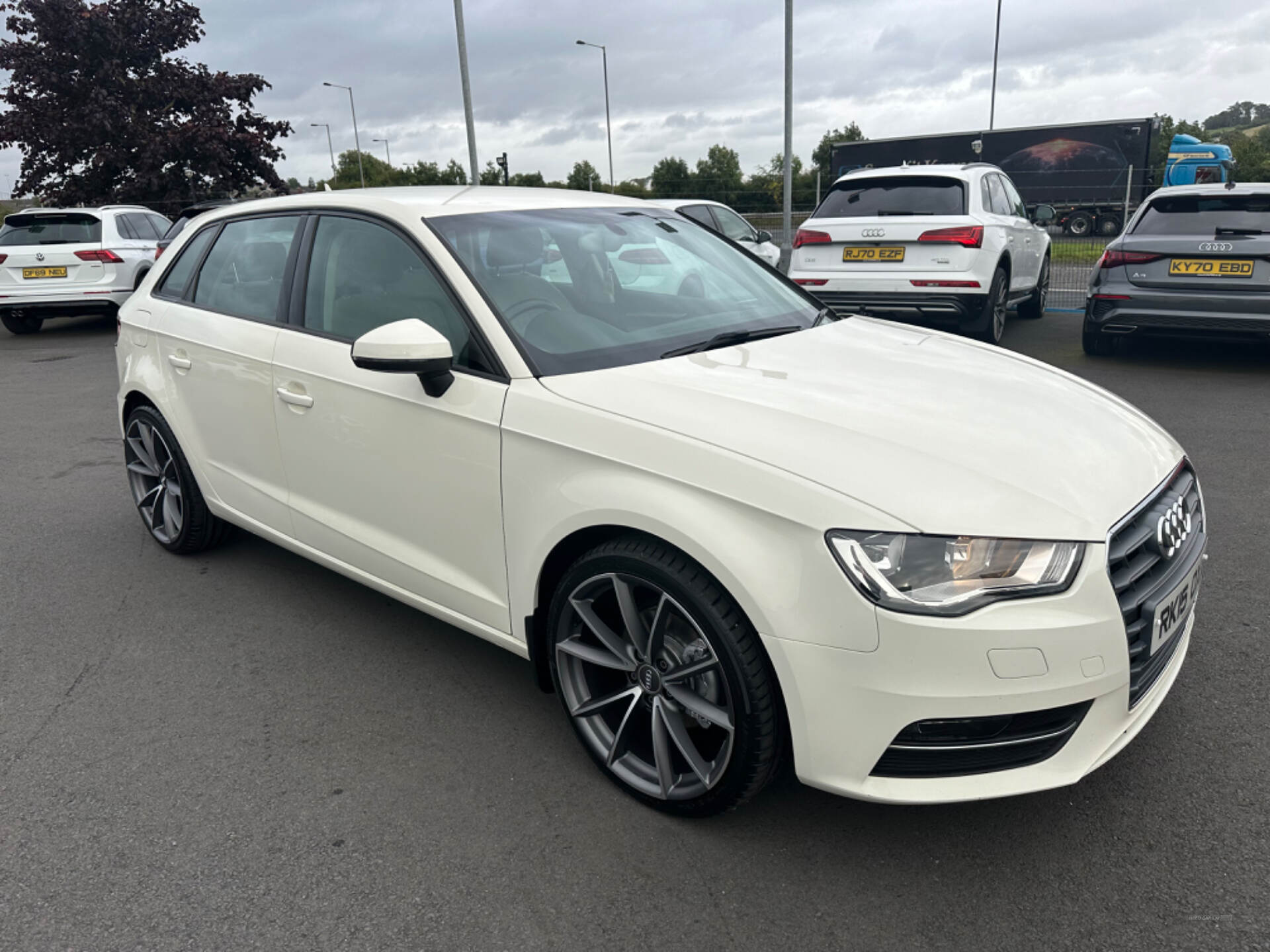 Audi A3 DIESEL SPORTBACK in Down