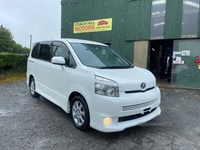 Toyota Voxy 8 SEATS in Down