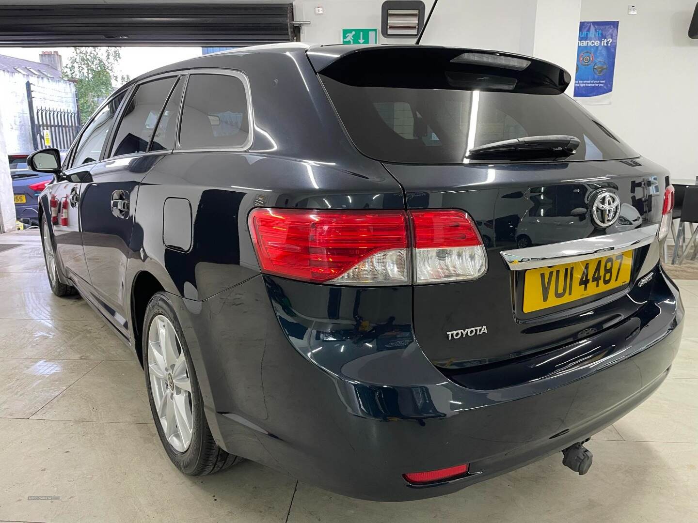 Toyota Avensis DIESEL TOURER in Down