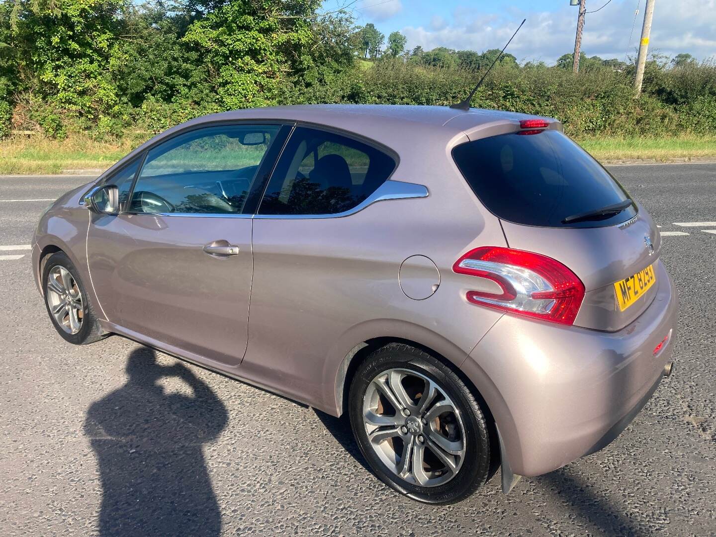 Peugeot 208 HATCHBACK in Down