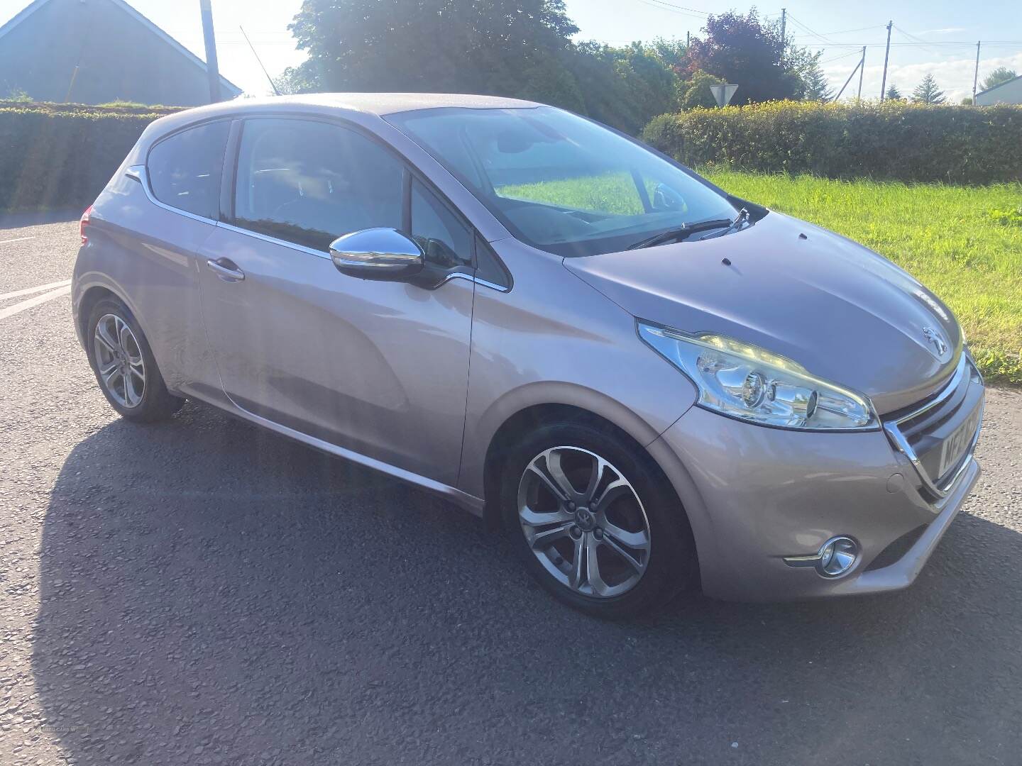 Peugeot 208 HATCHBACK in Down