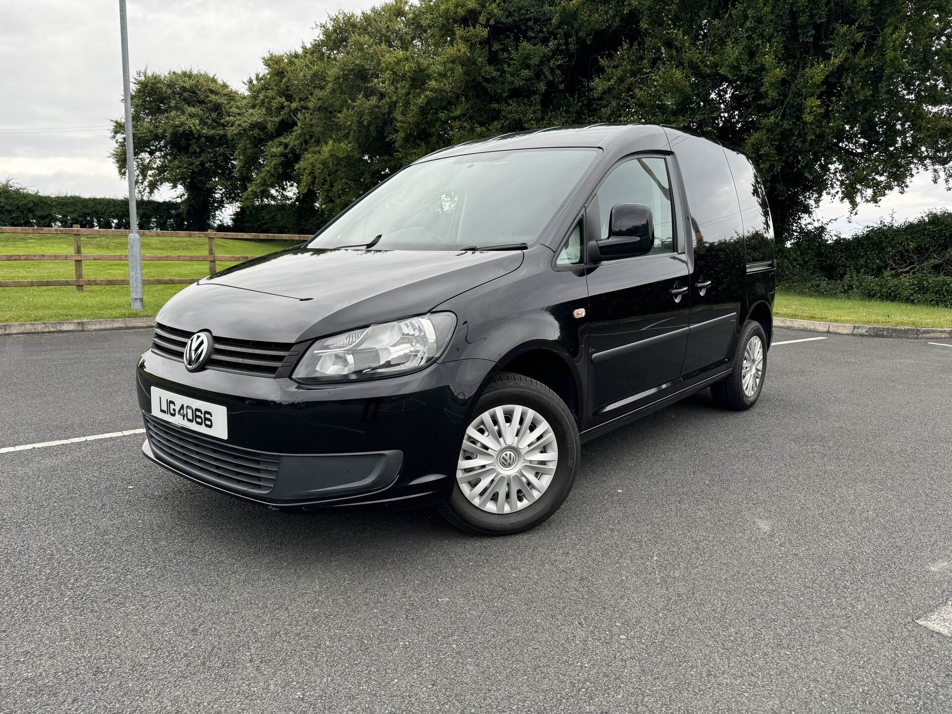 Volkswagen Caddy C20 DIESEL in Down