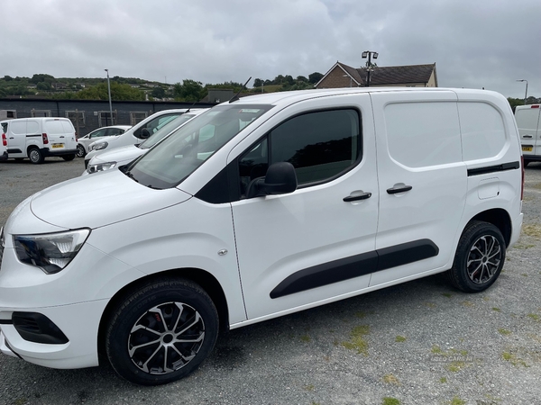 Vauxhall Combo CARGO L1 DIESEL in Down