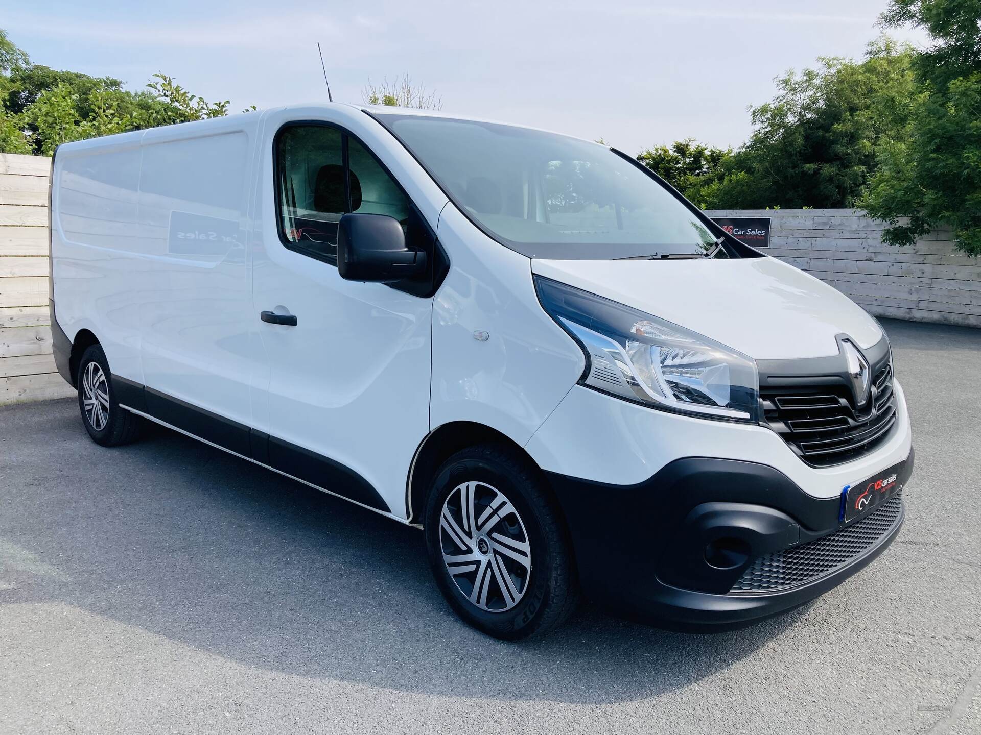 Renault Trafic LWB DIESEL in Down