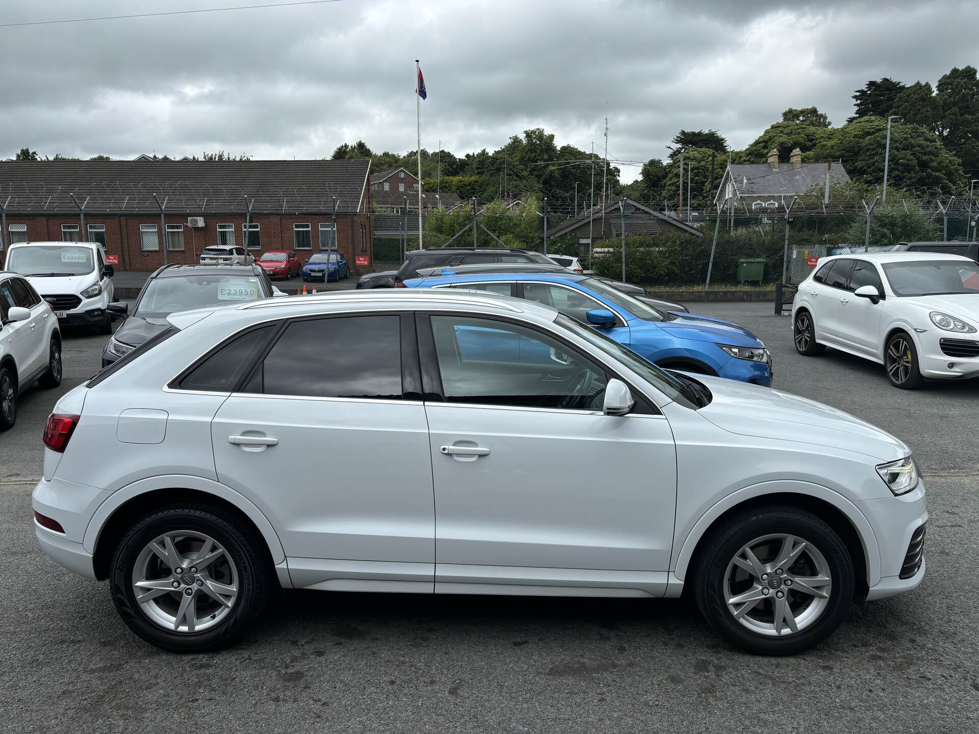 Audi Q3 ESTATE in Down