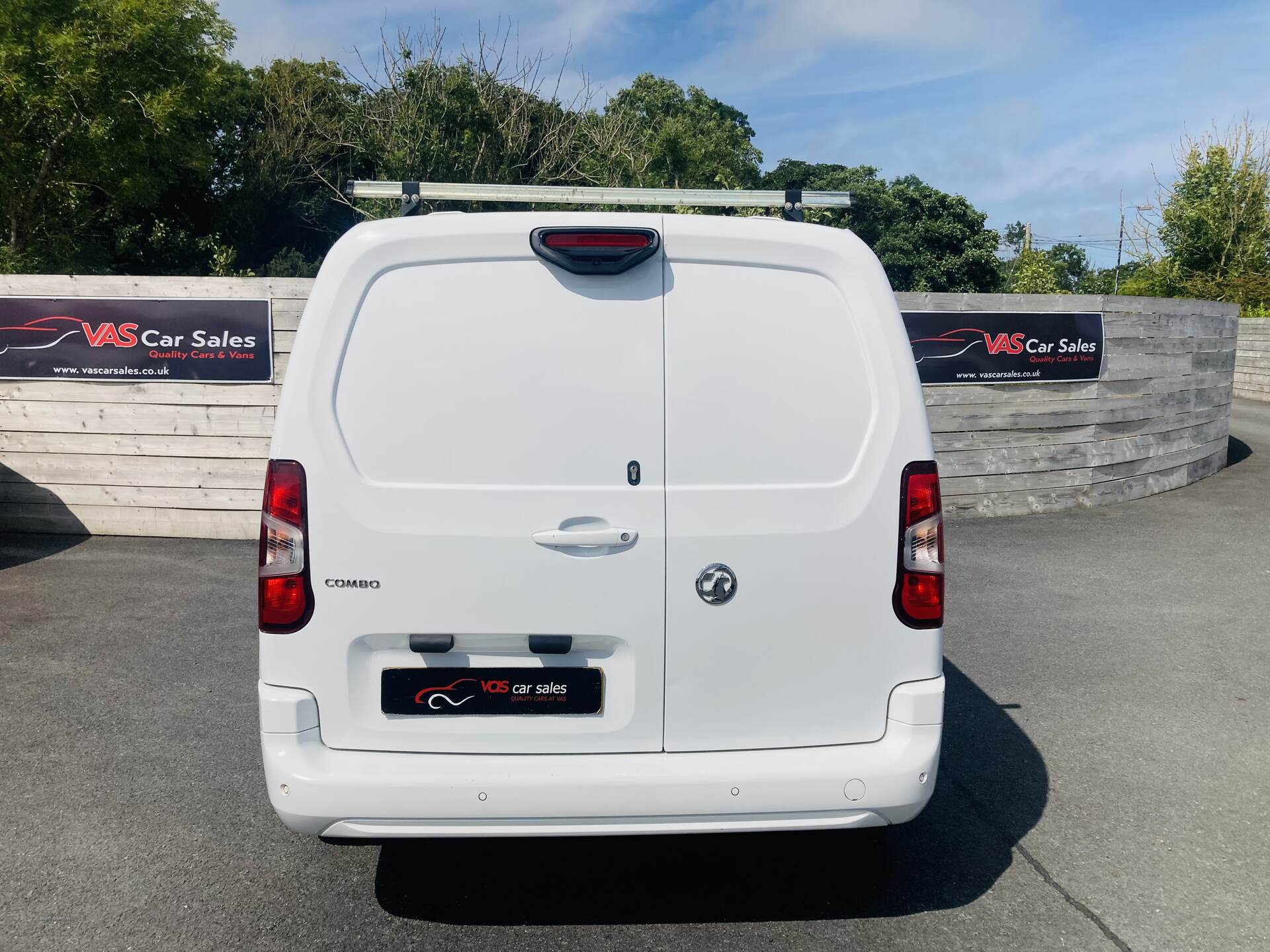 Vauxhall Combo CARGO L2 DIESEL in Down