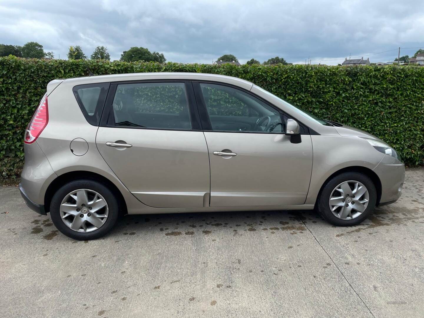 Renault Scenic DIESEL ESTATE in Tyrone