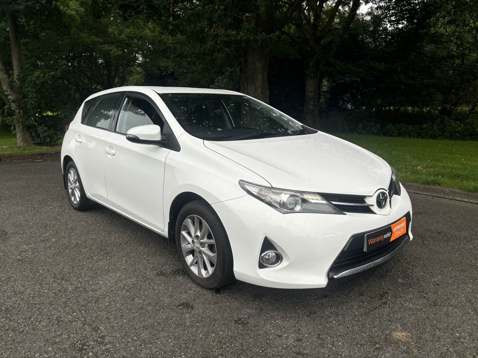 Toyota Auris HATCHBACK in Down