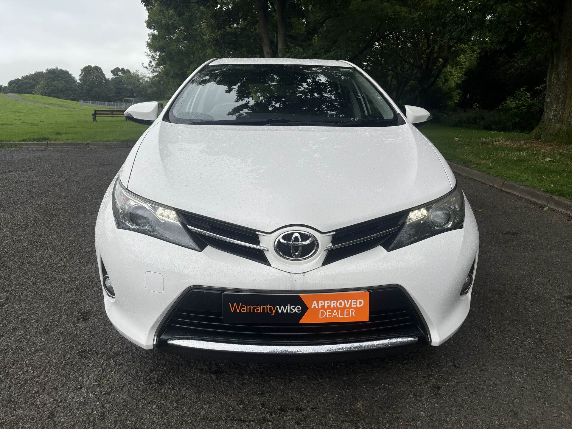 Toyota Auris HATCHBACK in Down