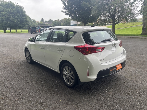 Toyota Auris HATCHBACK in Down