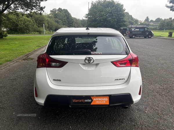 Toyota Auris HATCHBACK in Down