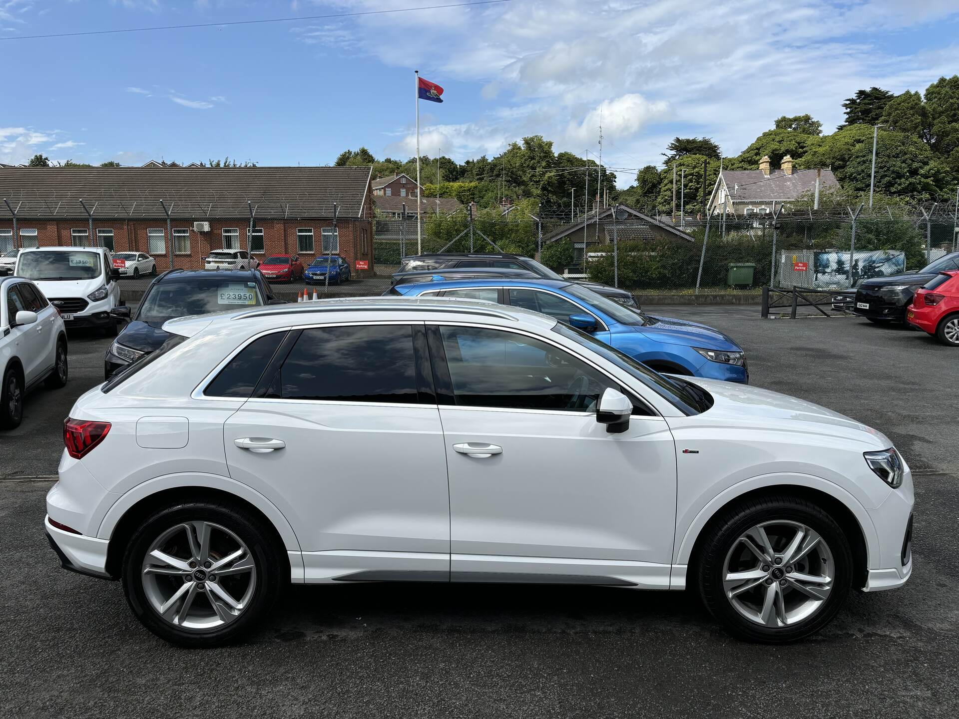 Audi Q3 ESTATE in Down