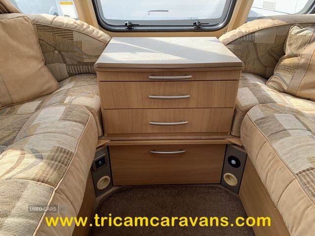  2008 Swift Challenger 530/4, End Washroom, Side Dinette, Mover