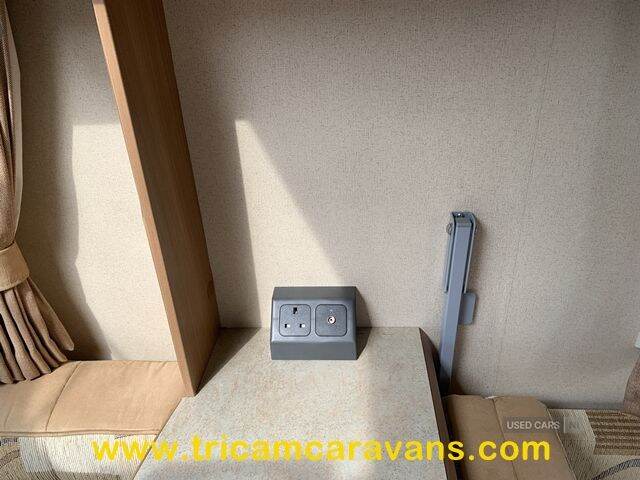  2008 Swift Challenger 530/4, End Washroom, Side Dinette, Mover