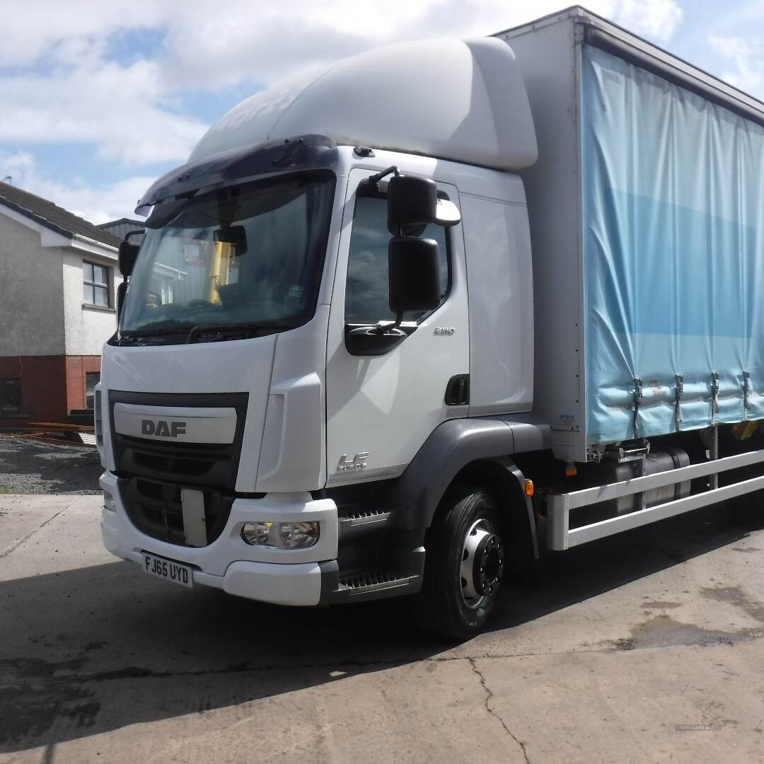 Daf 2015 Daf LF280 Euro 6 20ft curtainsider . 15000kg in Down