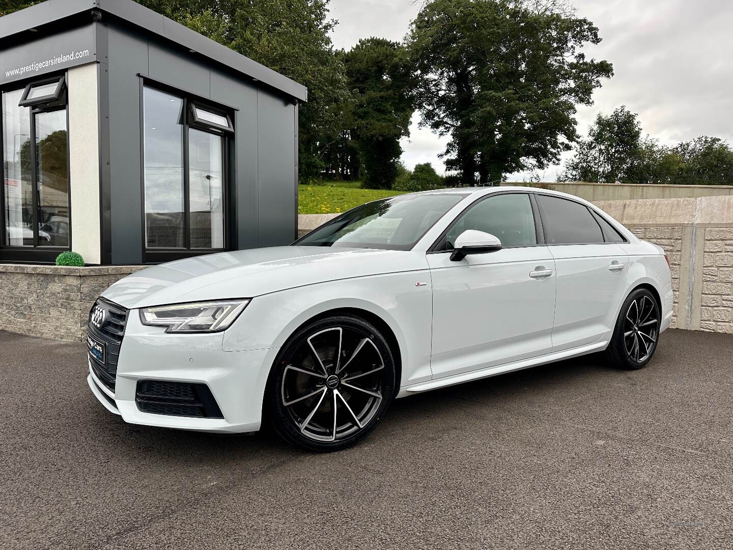 Audi A4 DIESEL SALOON in Tyrone