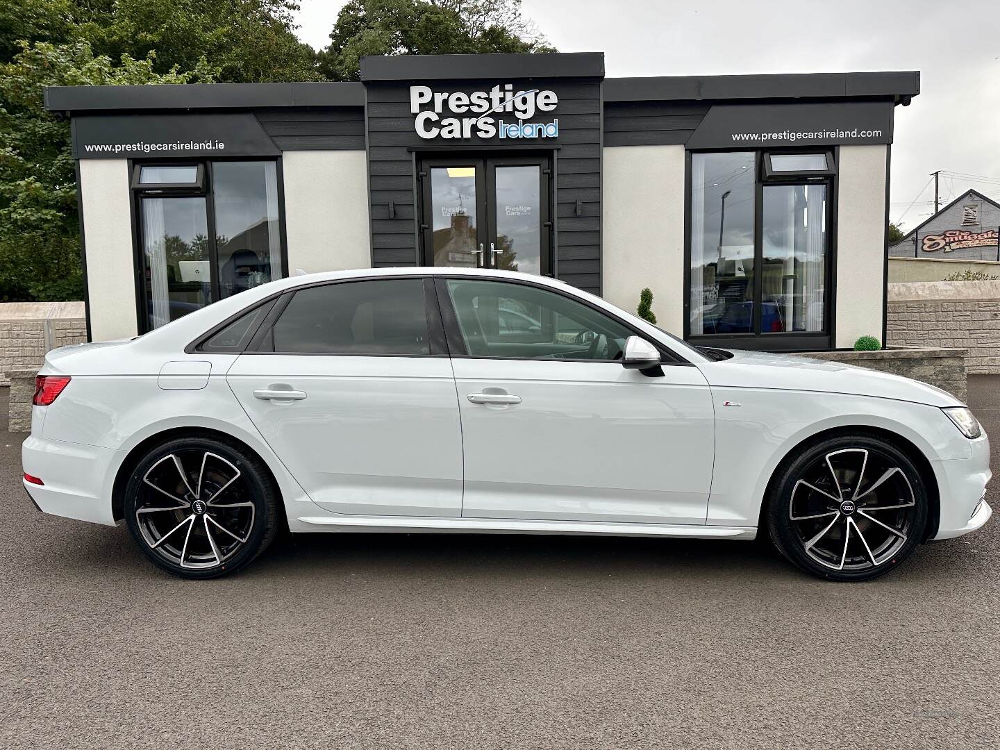 Audi A4 DIESEL SALOON in Tyrone