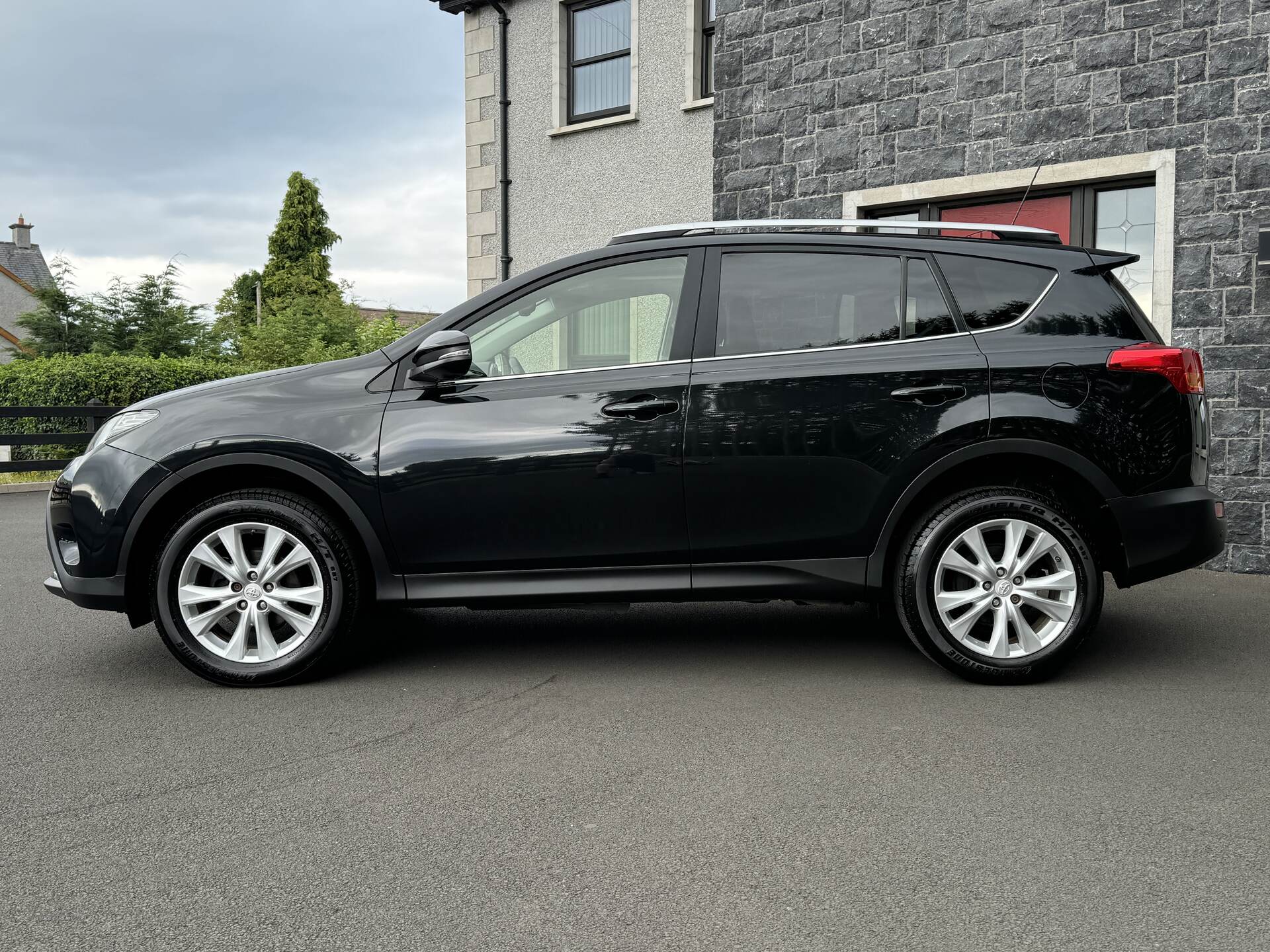 Toyota RAV4 DIESEL ESTATE in Antrim