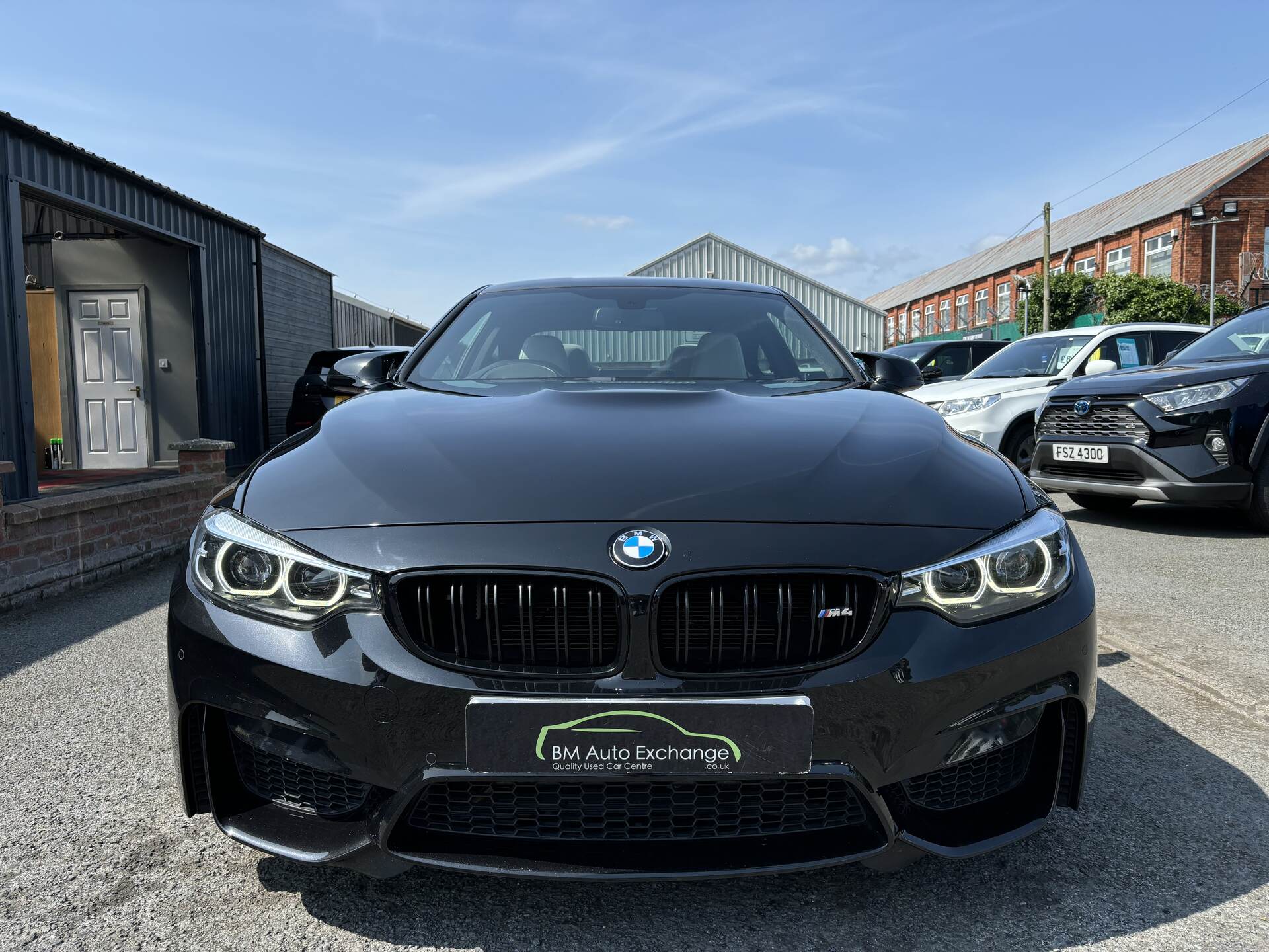 BMW M4 COUPE in Down