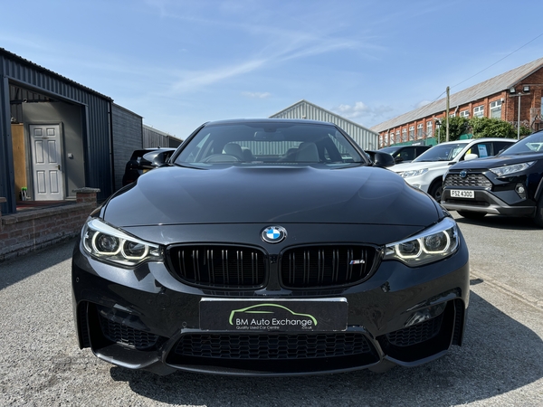 BMW M4 COUPE in Down