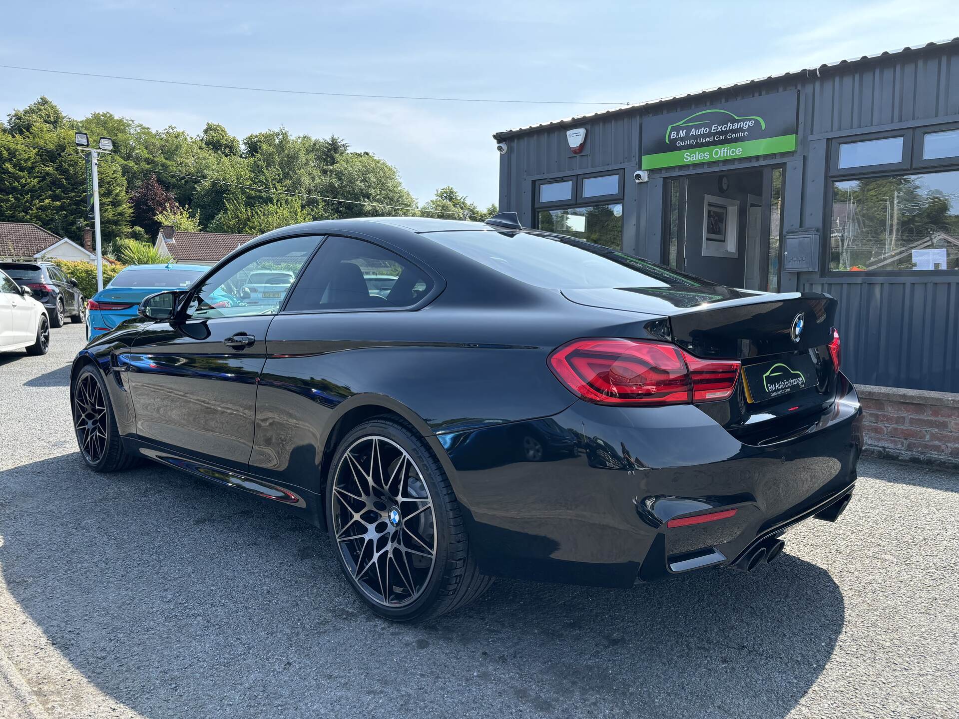 BMW M4 COUPE in Down