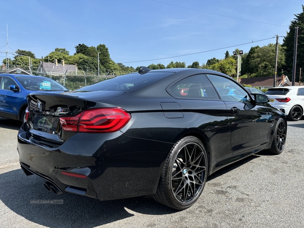 BMW M4 COUPE in Down