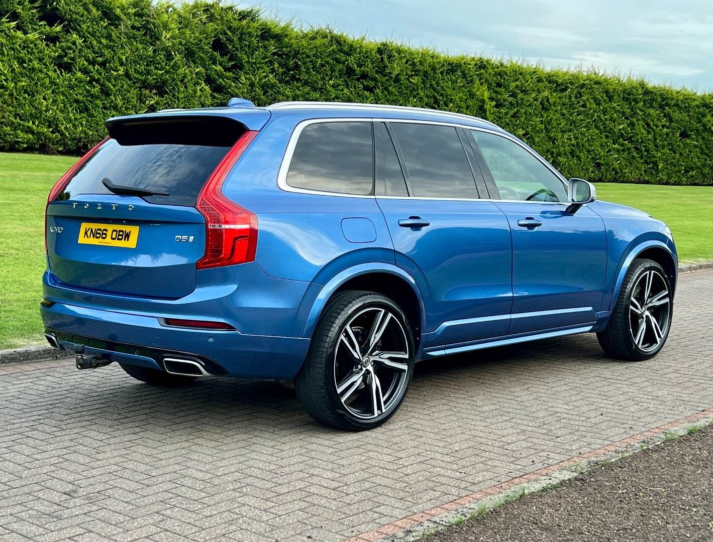 Sep 2016 Volvo XC90 2.0 D5 PowerPulse R DESIGN 5dr AWD Geartronic