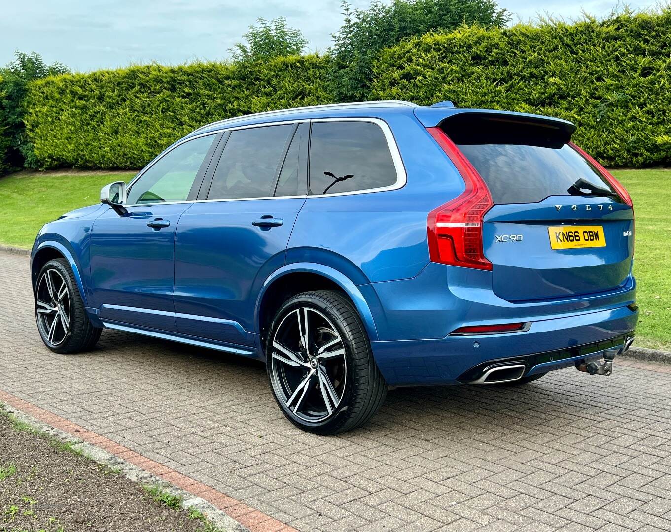 Sep 2016 Volvo XC90 2.0 D5 PowerPulse R DESIGN 5dr AWD Geartronic