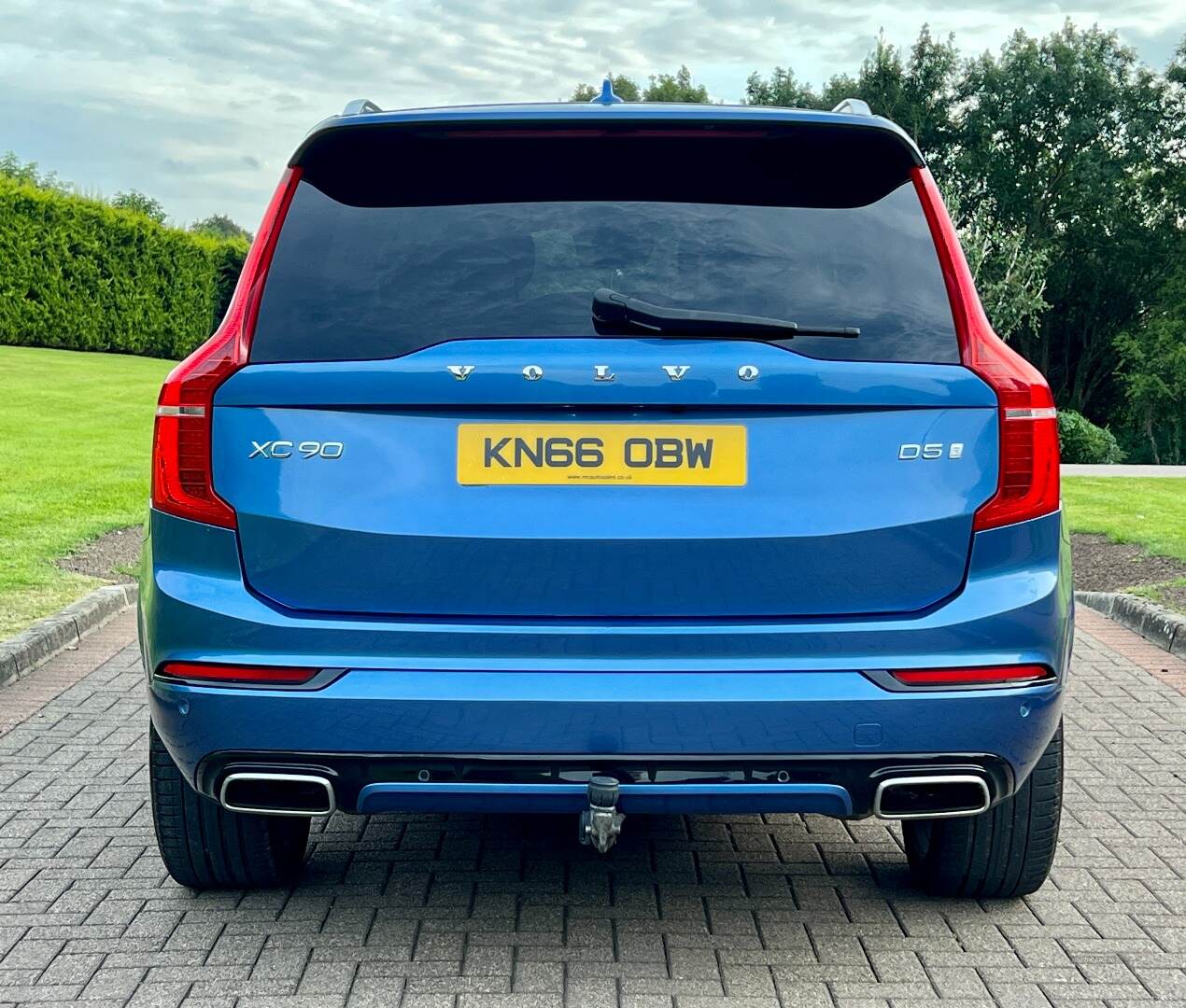 Sep 2016 Volvo XC90 2.0 D5 PowerPulse R DESIGN 5dr AWD Geartronic