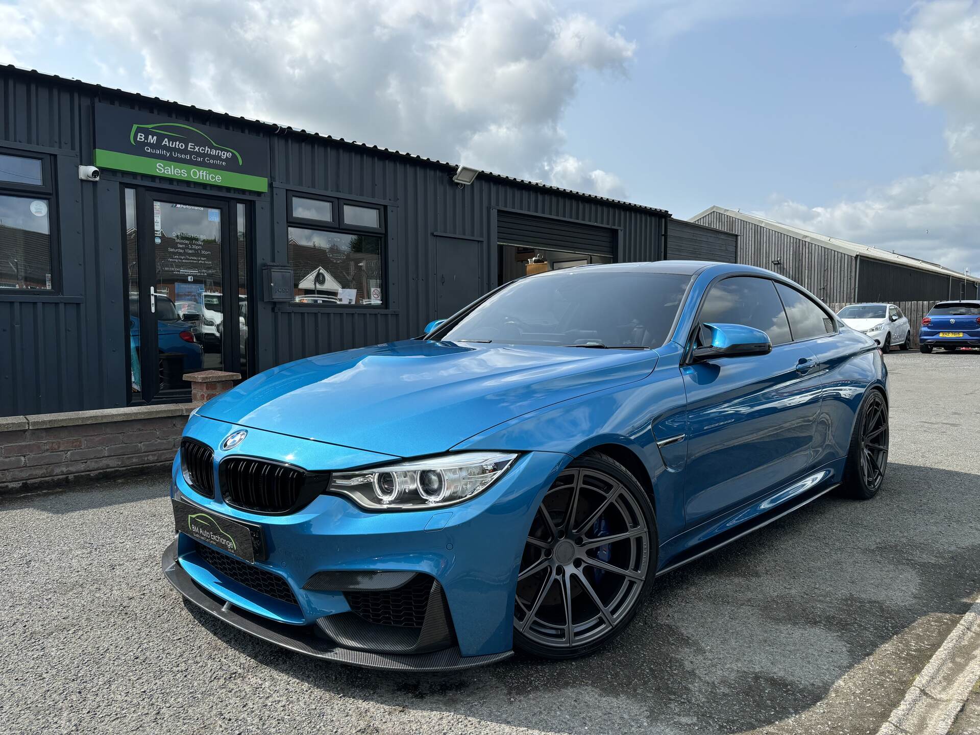 BMW M4 COUPE in Down