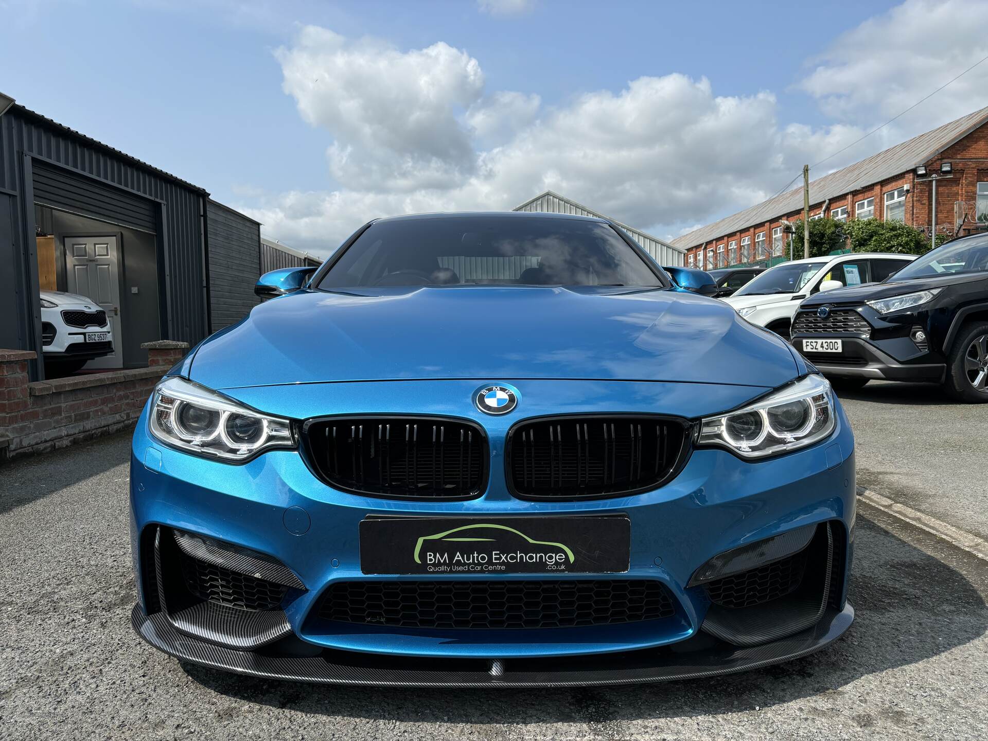 BMW M4 COUPE in Down