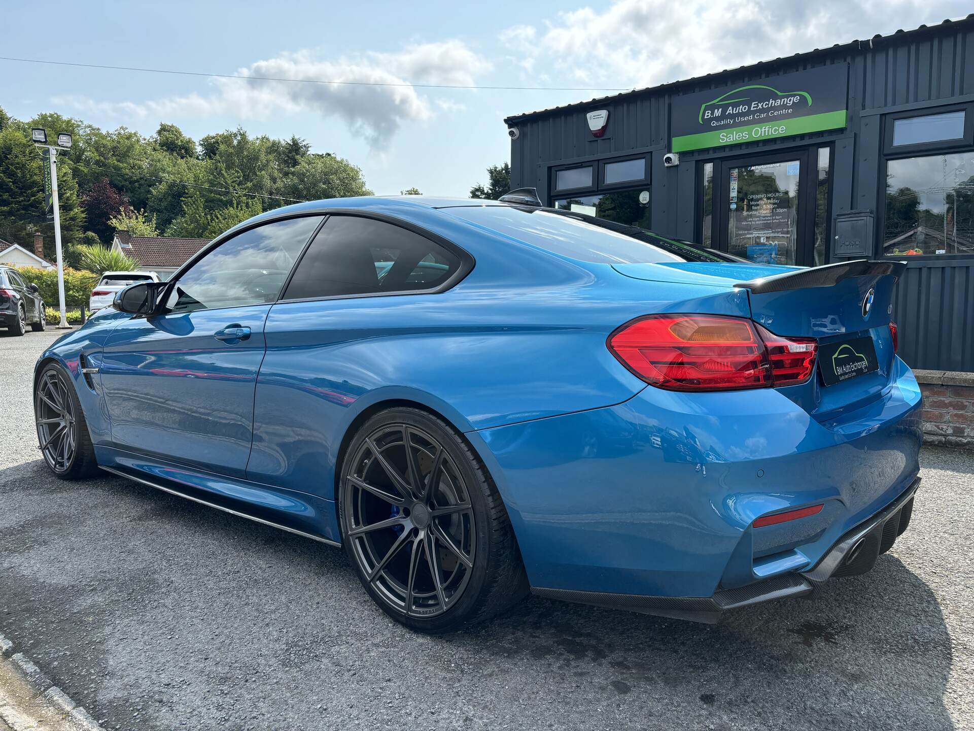 BMW M4 COUPE in Down