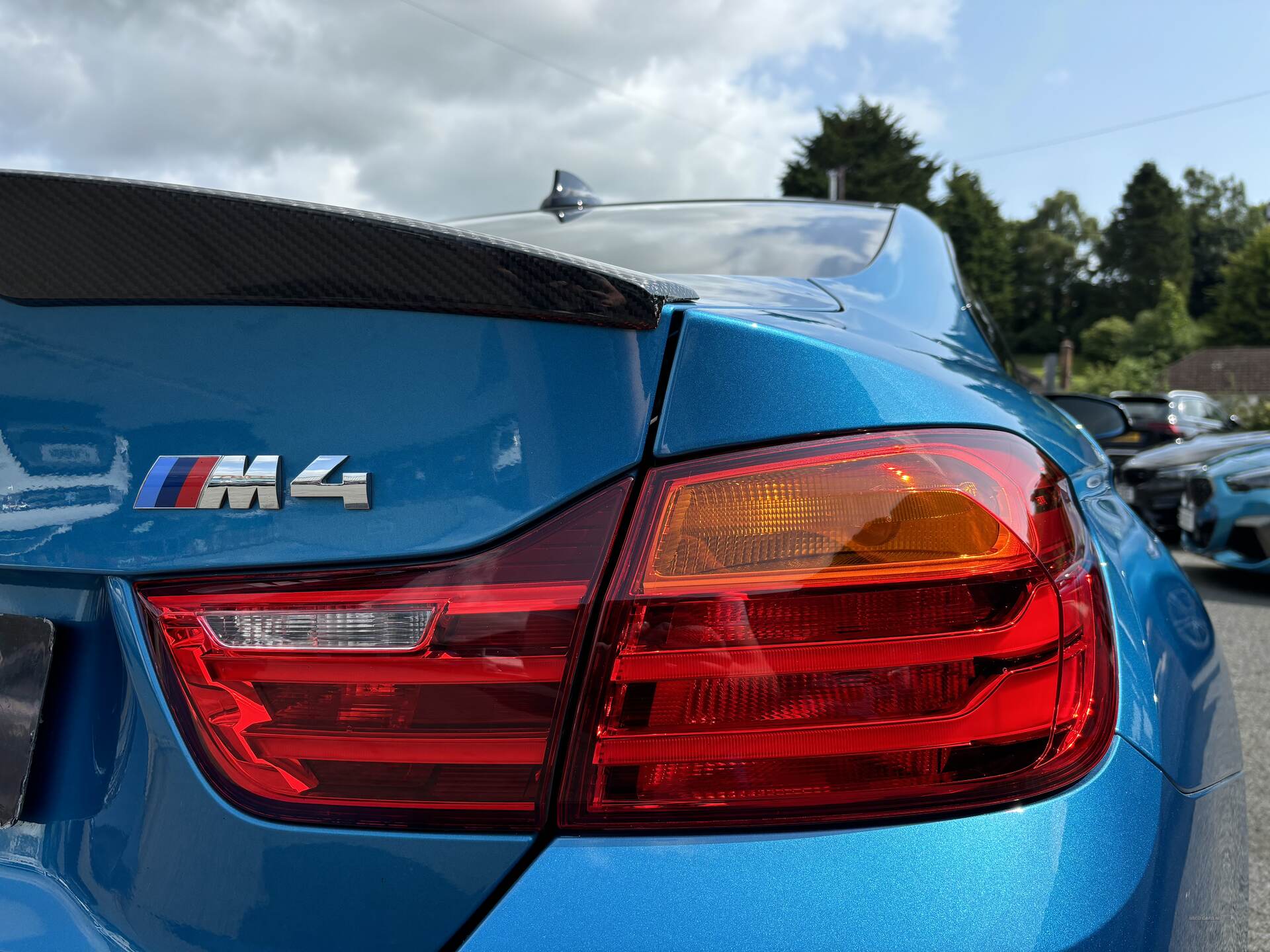 BMW M4 COUPE in Down