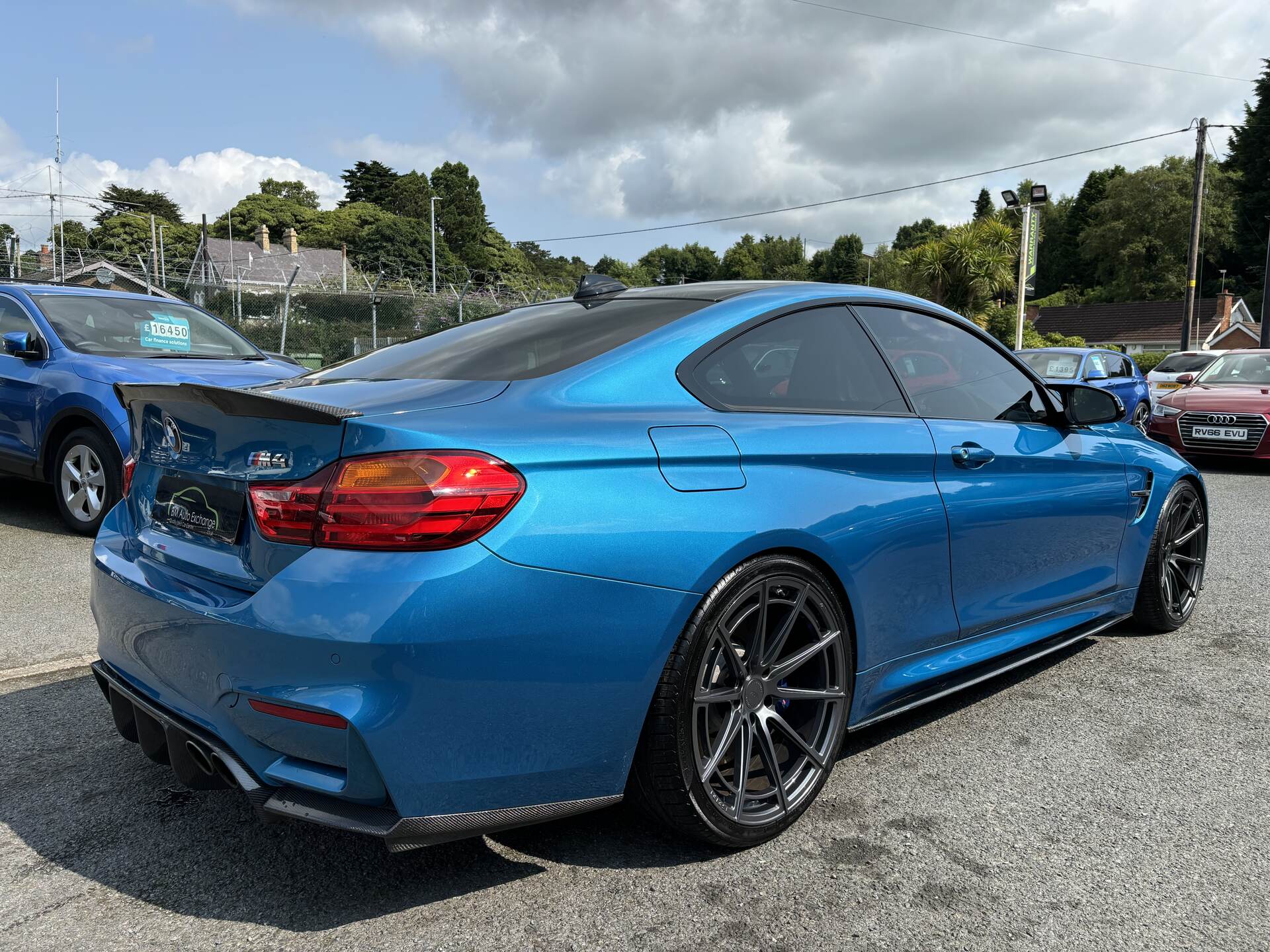 BMW M4 COUPE in Down